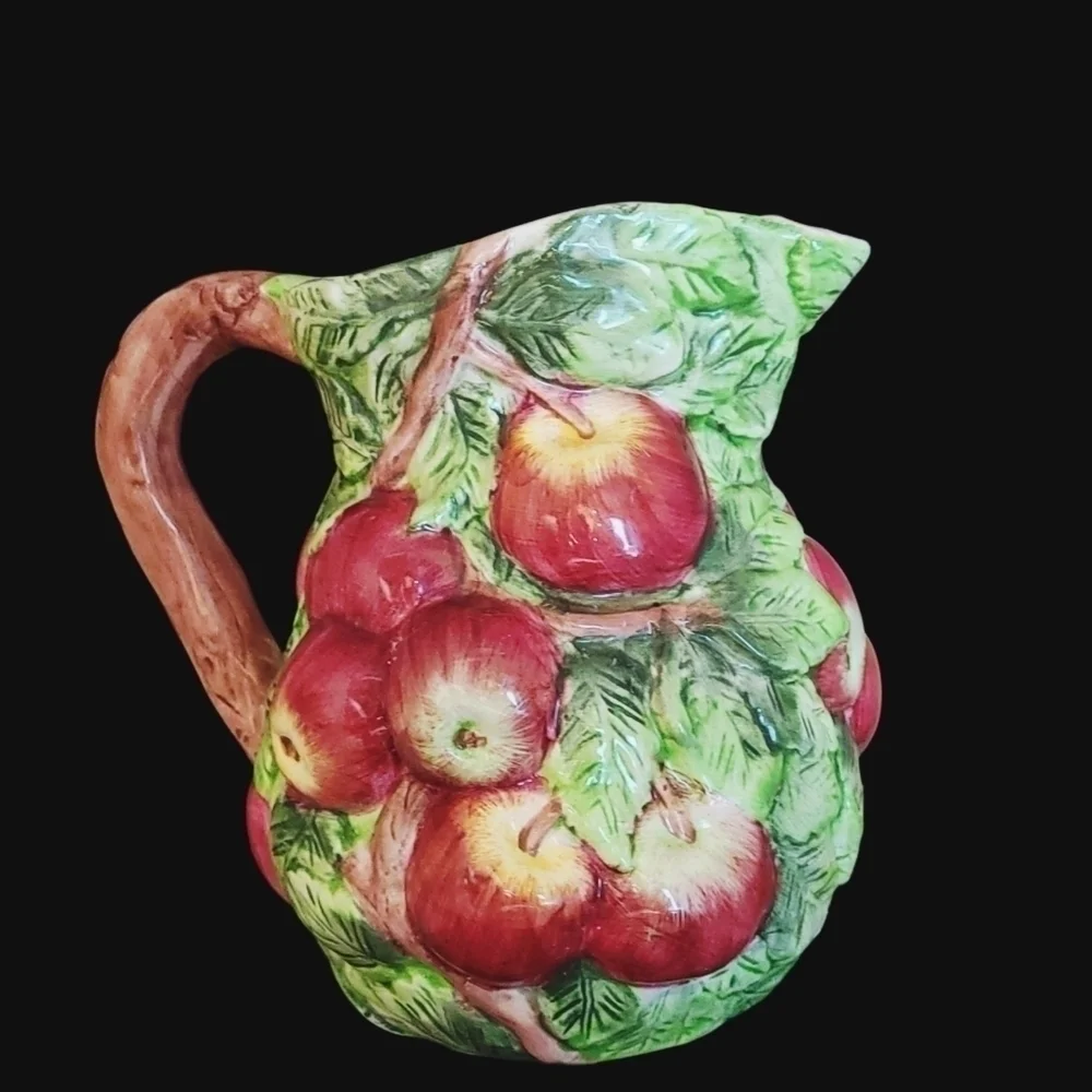 Vintage Bazaar worls brand Majolica 3-d apple pattern 64oz bev pitcher